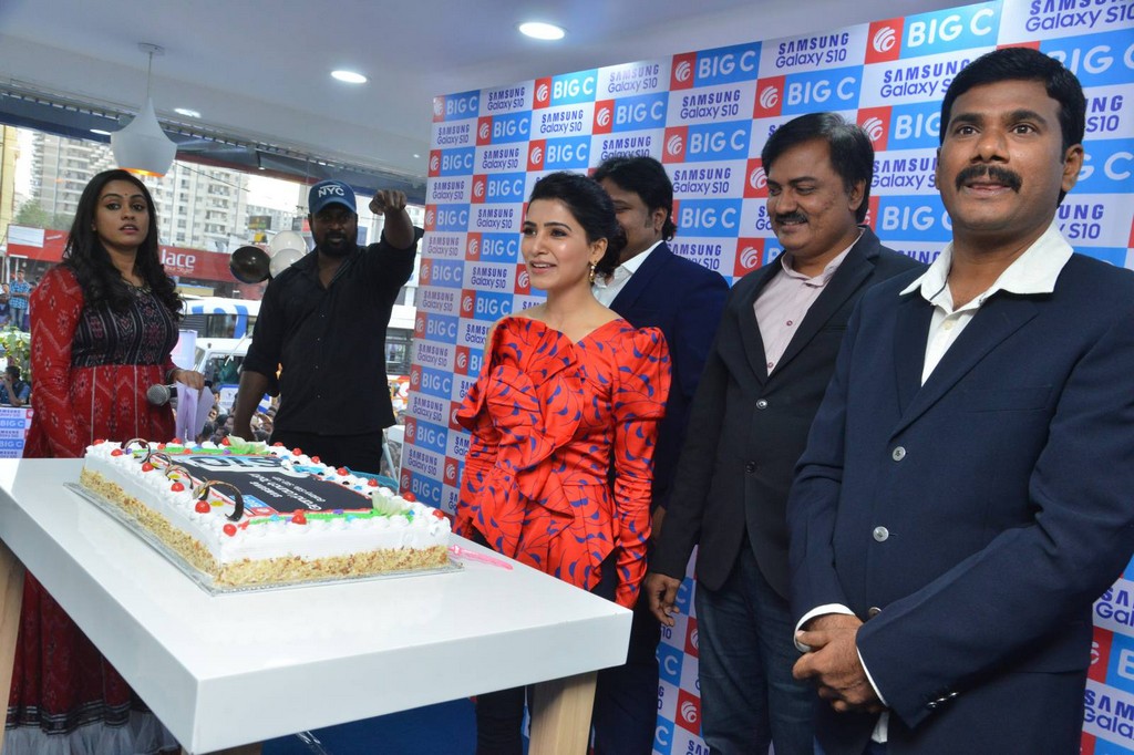 Samantha Launches Samsung S10e Mobile at Big C